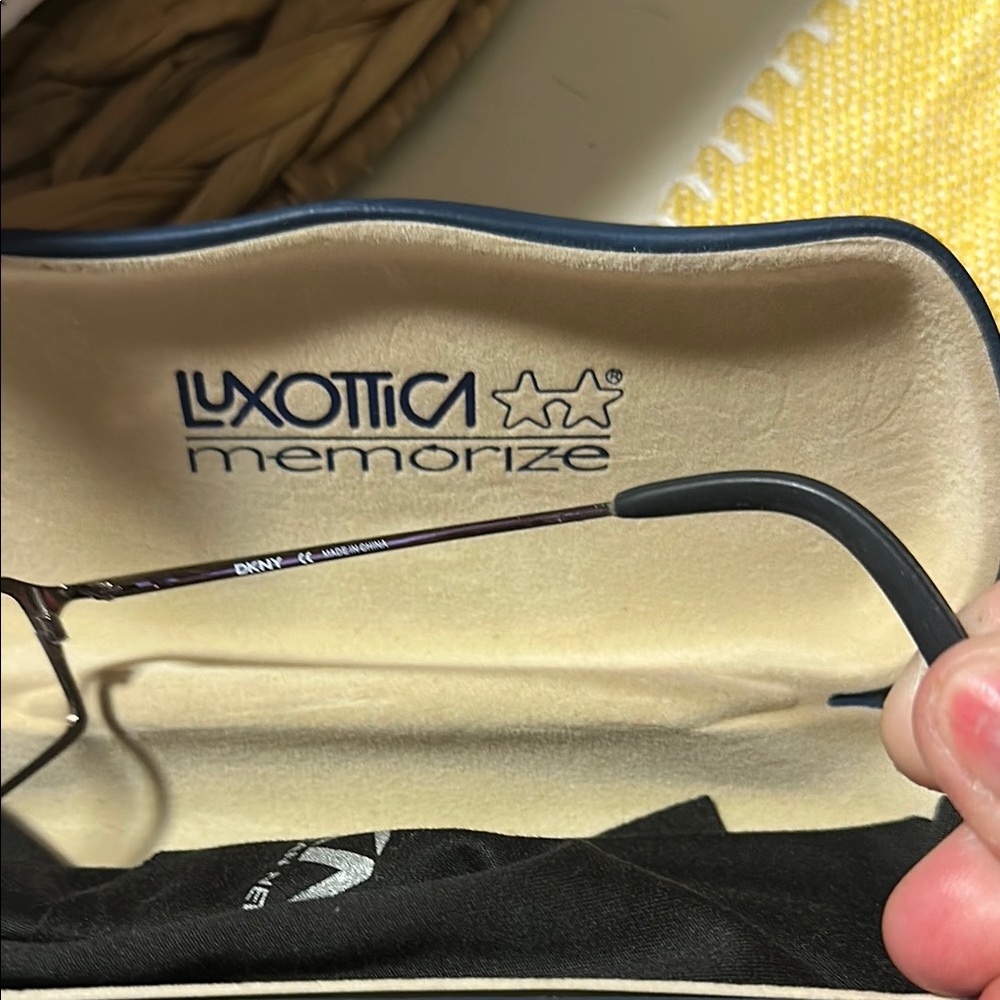 Dkny Stylish Rectangular Eyeglass Frames - image 7